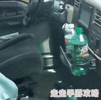 九个装修工人把我放桌子上，谁能猜到下一秒发生了什么惊天动地的事？