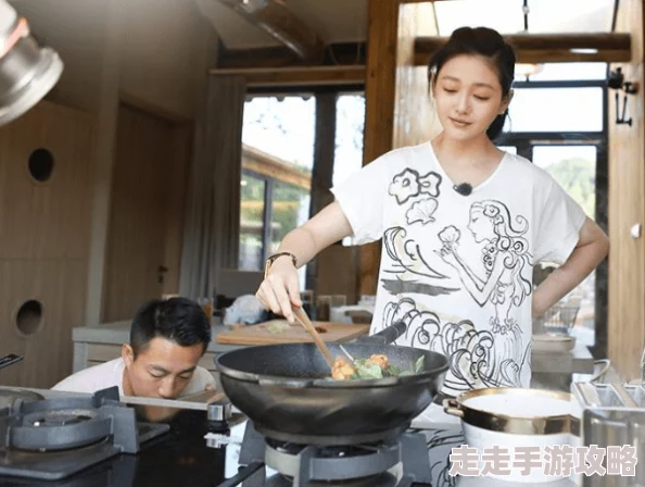 破产少爷被爆炒，背后真相引发热议，网友纷纷讨论其家庭背景与未来发展方向！