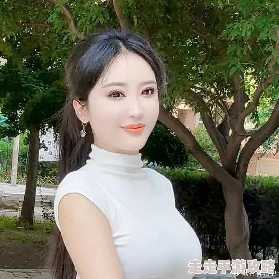 美女操美女：最新动态引发热议，众多网友纷纷发表看法，讨论内容涉及美学、文化及社会现象等多个方面