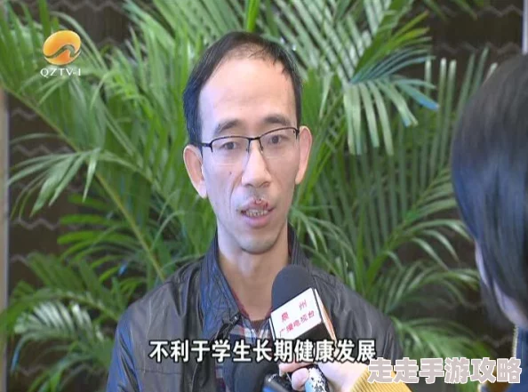 老师你下面太紧进不去动态图近日在网络上引发热议网友纷纷猜测其背后故事更有不少人调侃这段视频的搞笑场景