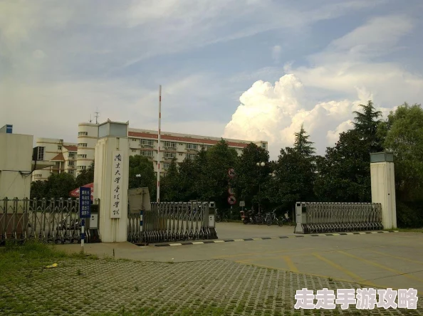 老师你下面太紧进不去动态图近日在网络上引发热议网友纷纷猜测其背后故事更有不少人调侃这段视频的搞笑场景